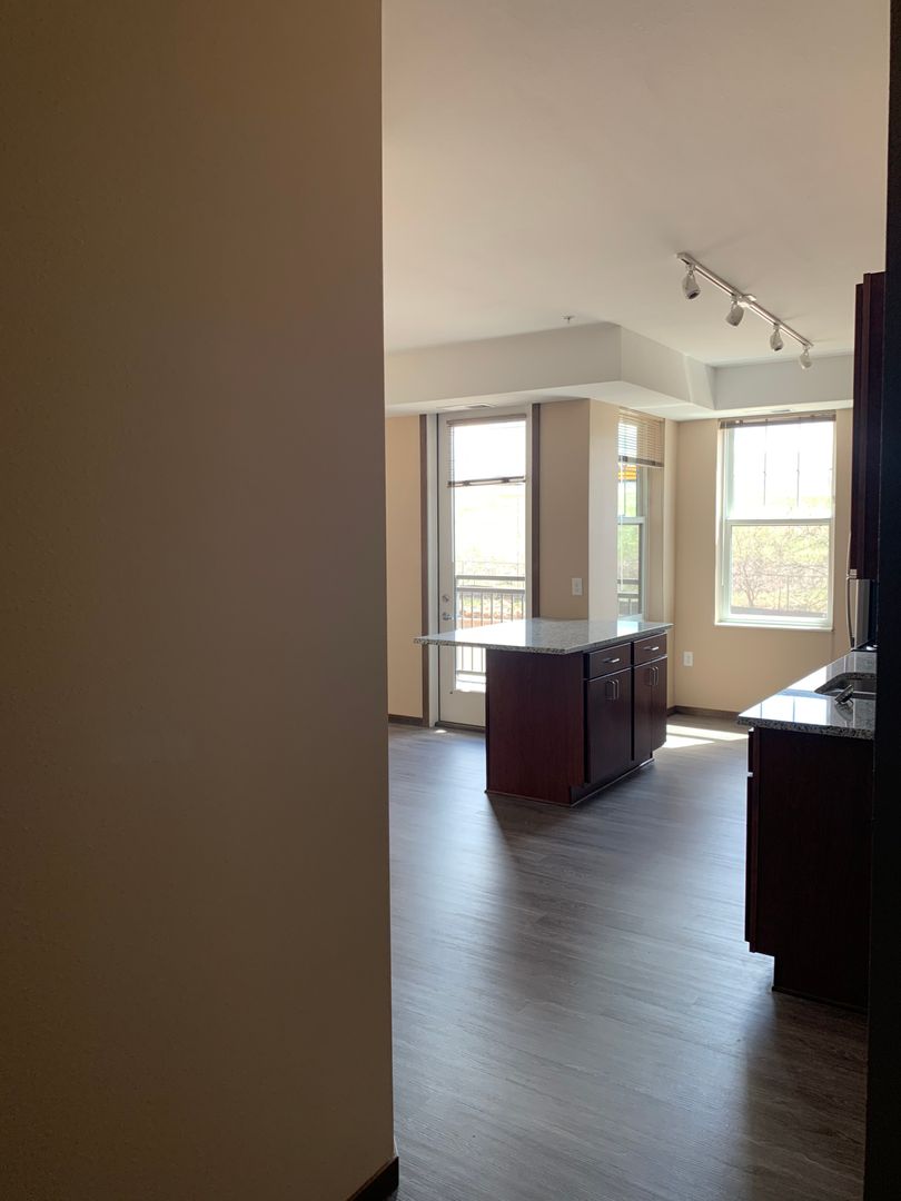 Saint Paul Apartment: 1880 Old Hudson Road