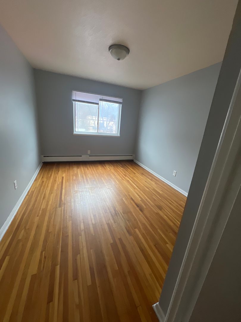 Saint Paul Apartment: 467 Maryland Avenue W