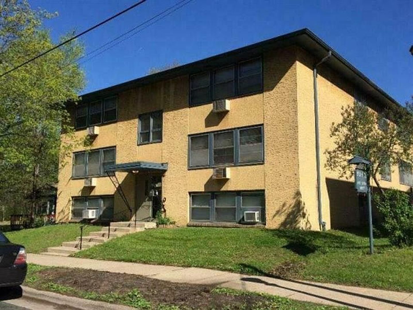 Saint Paul Apartment: 1433 7th Street E