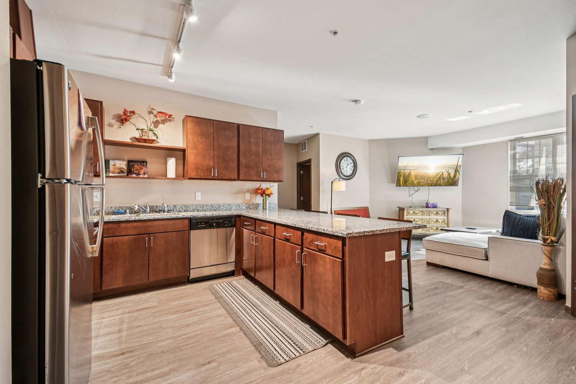 Saint Paul Apartment: 1880 Old Hudson Road