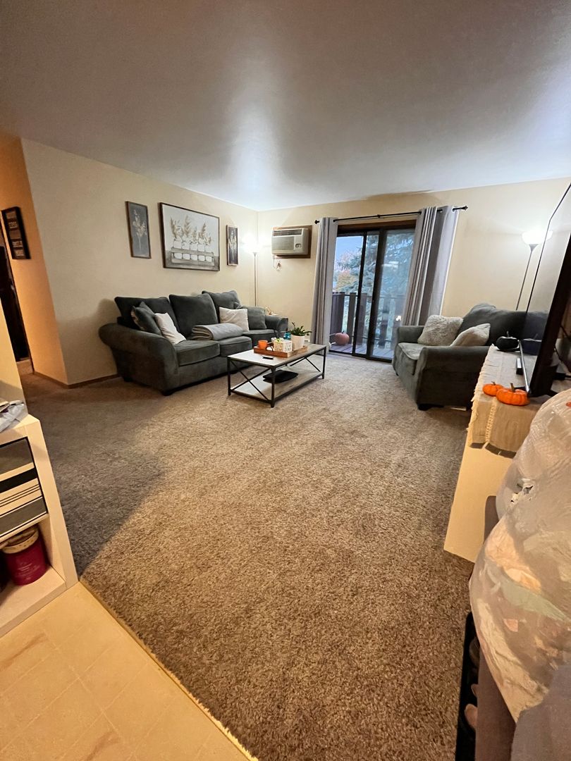 Seymour Apartment: 512 E Bronson Rd