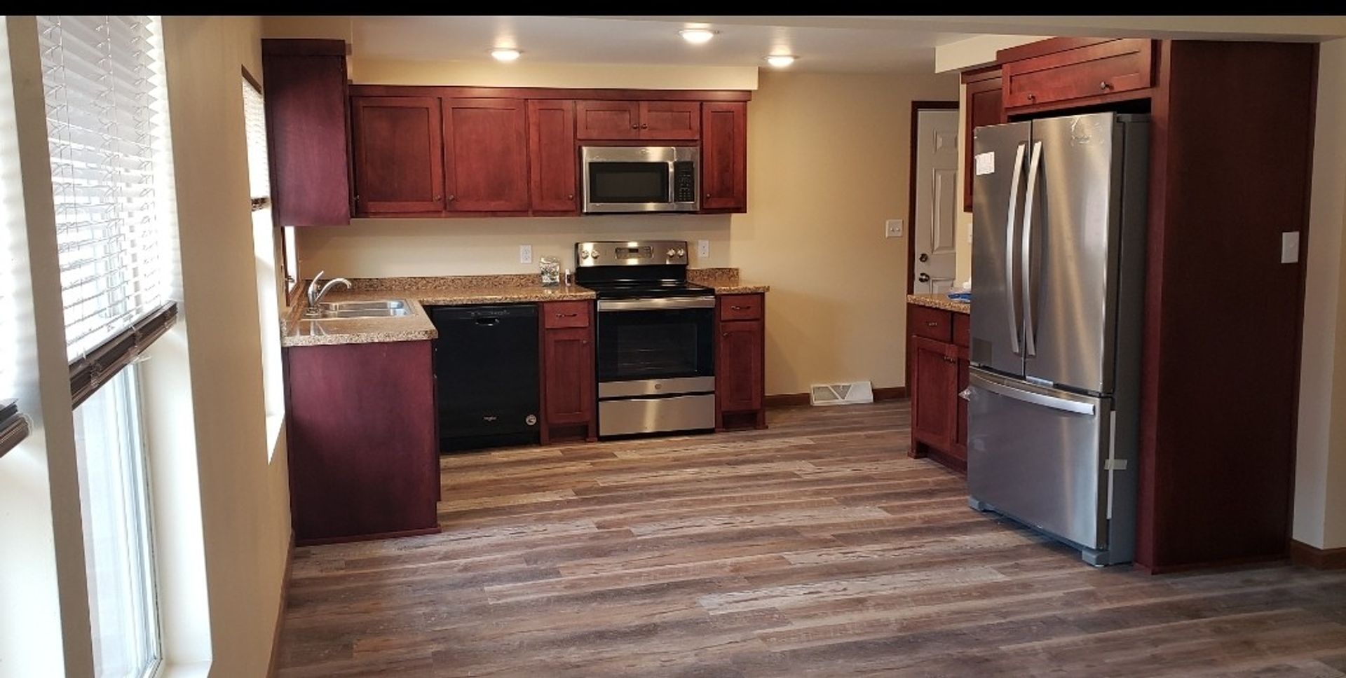 Green Bay Apartment: 849-851 Abrams St