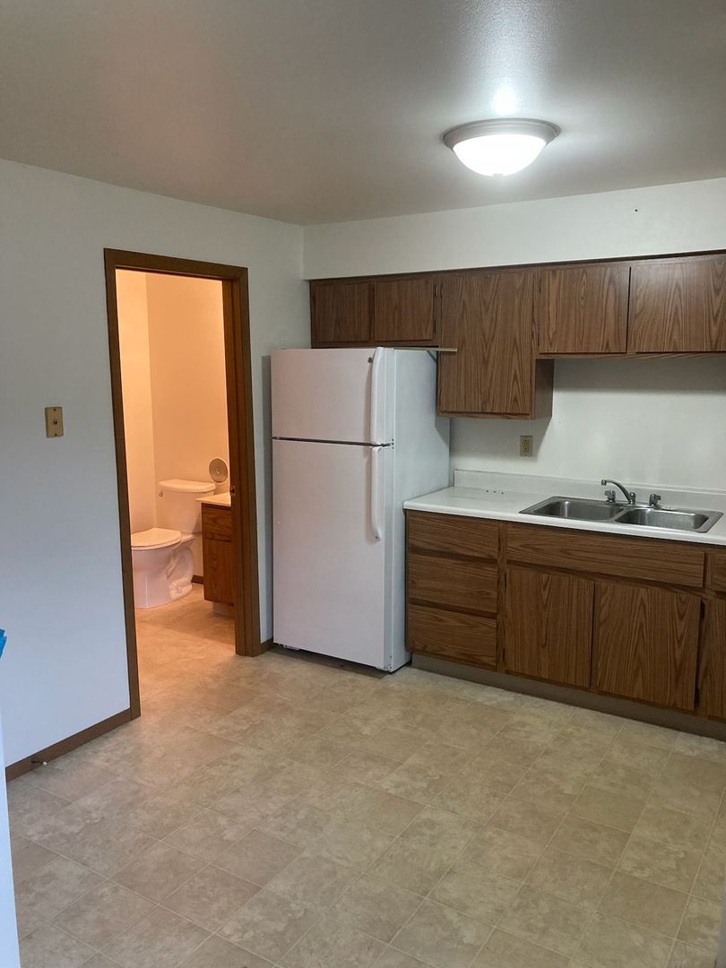 Seymour Apartment: 532 E Bronson Rd - Apt. 3
