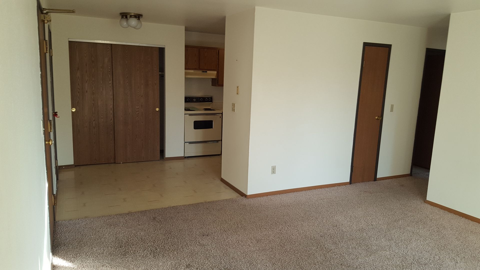 Seymour Apartment: 512 E Bronson Rd