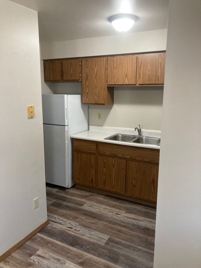 Seymour Apartment: 542 E Bronson Rd