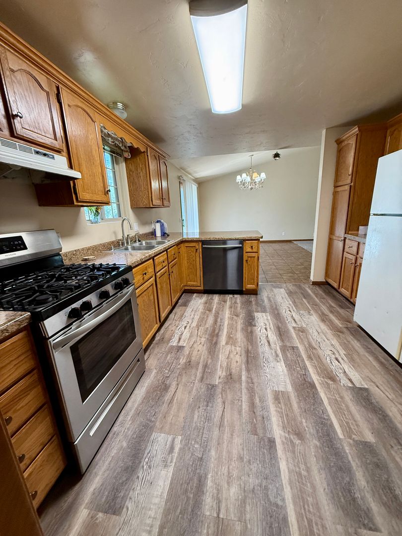 De Pere Townhome: 293-295 Desplaine Rd