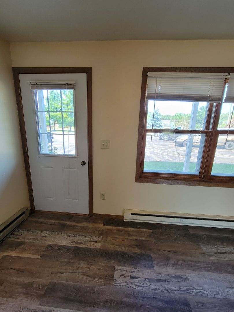 Seymour Apartment: 542 E Bronson Rd