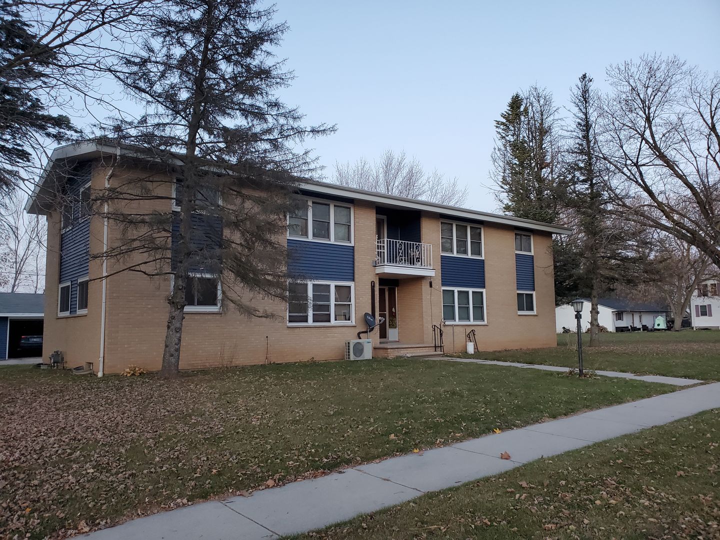 Seymour Apartment: 605 E. Pearl St