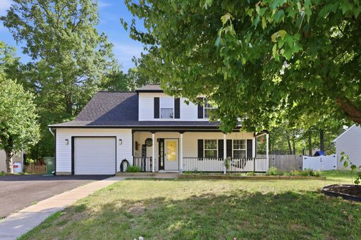 Charming Craftsman-style beauty built in 2022 offering the perfect blend of modern comfort, thoughtful design, and everyday convenience! – photo 1