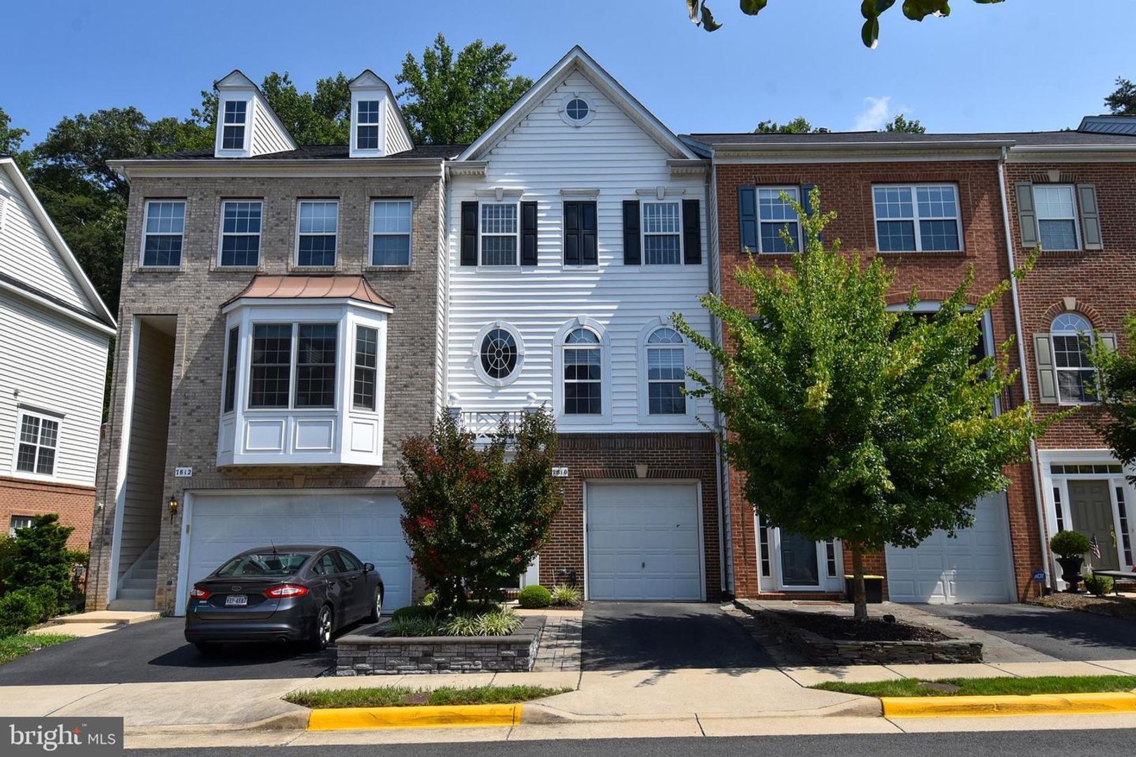 Alexandria House: 7810 Locust Leaf Lane