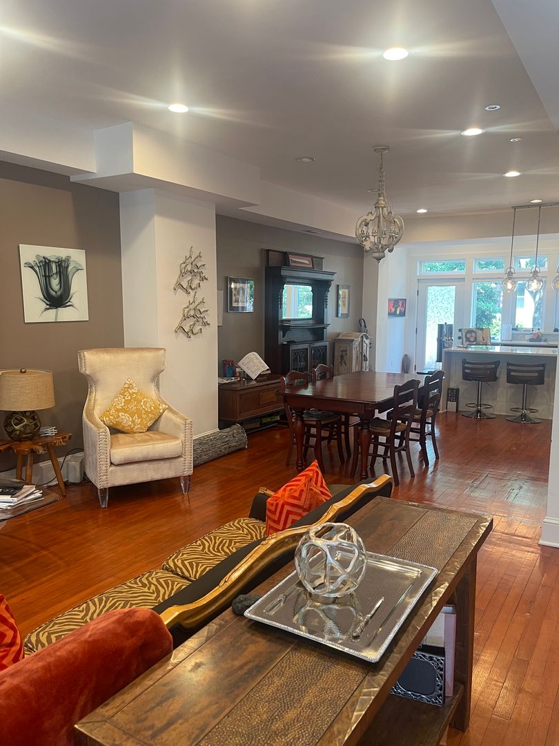 Washington House: 147 Rhode Island Ave NW