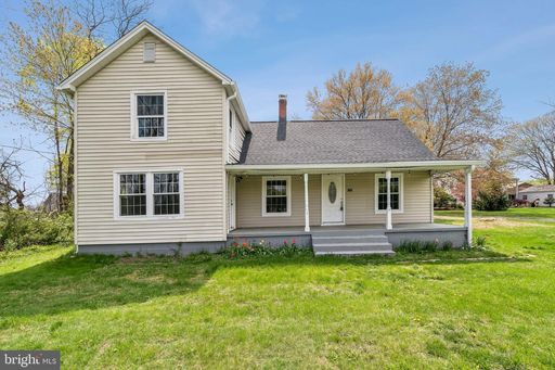 Experience the perfect blend of peaceful country charm and modern comfort in this beautifully refreshed residence, ideally situated between Gainesville and Warrenton.