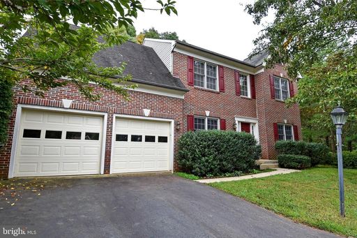 Elegant Brick Colonial on Quiet Cul-de-Sac—Spacious, Bright, and Private! – photo 1