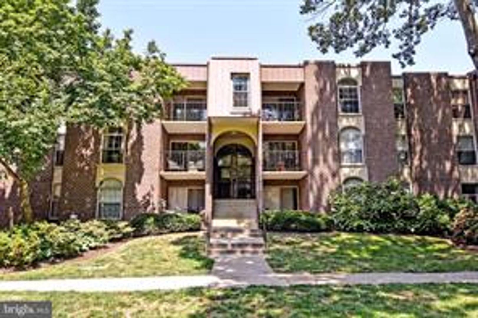 Annandale Condo: 3302 Woodburn Village Drive