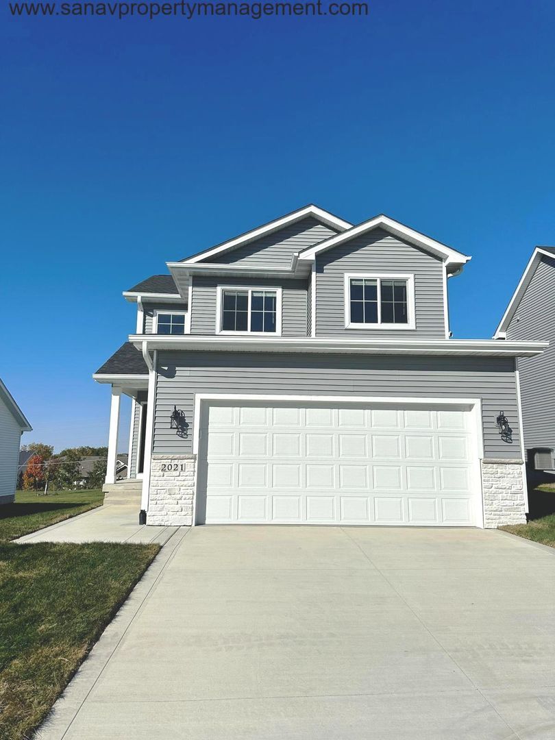 Waukee House: 1065 Hamilton Rd