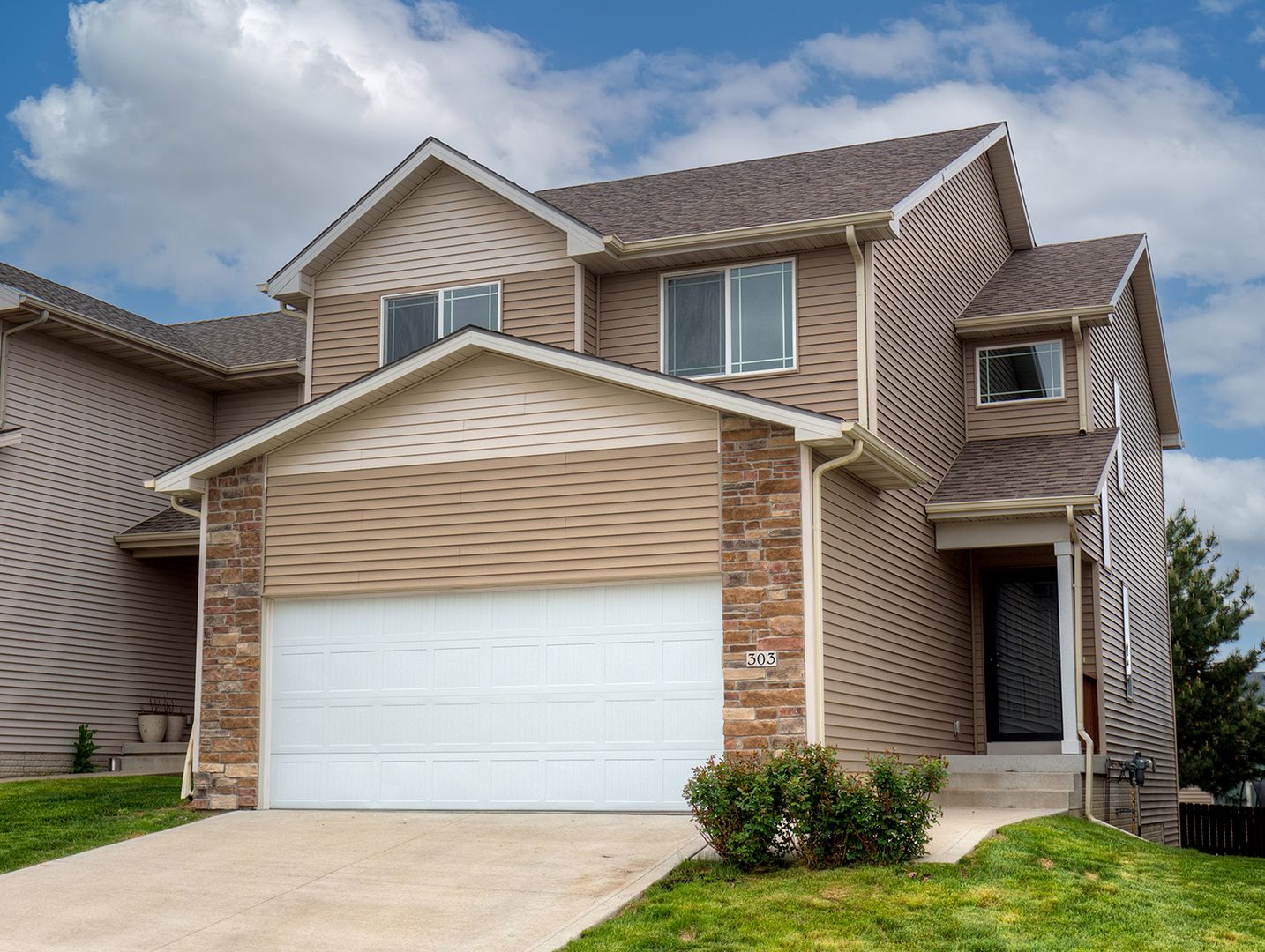 Norwalk House: 303 Marie Ave