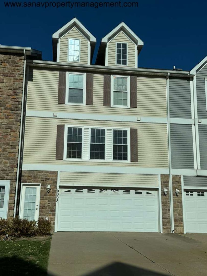 West Des Moines House: 8302 Westown Parkway #10008