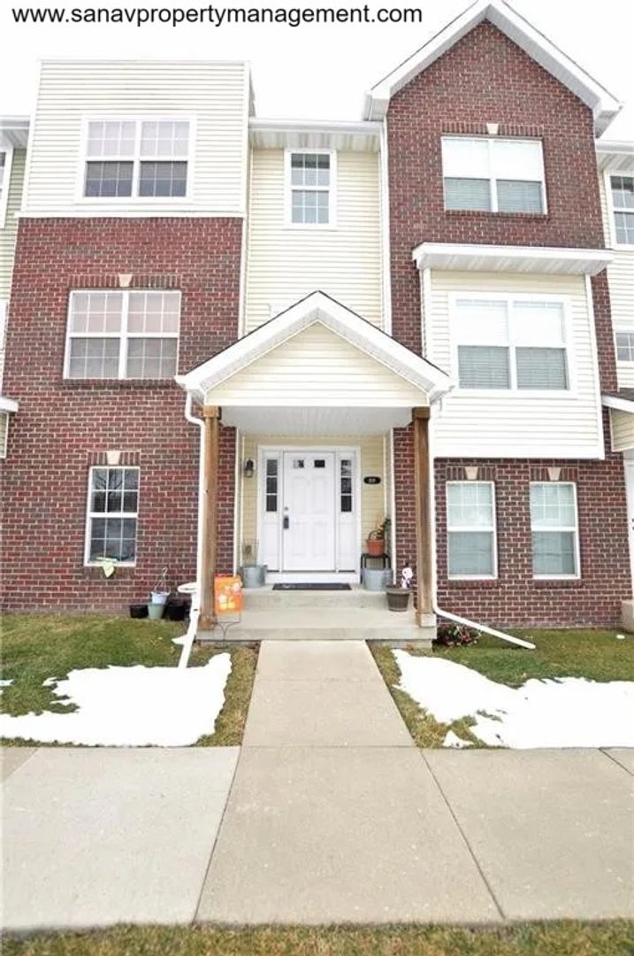 West Des Moines House: 9160 Greenspire Drive #108
