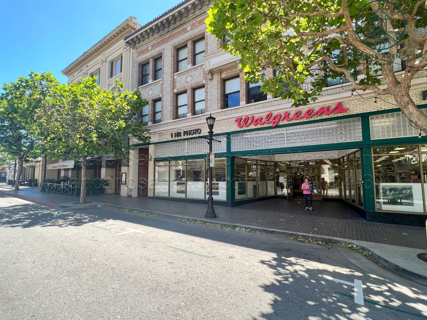 Monterey Apartment: 422 Alvarado Street