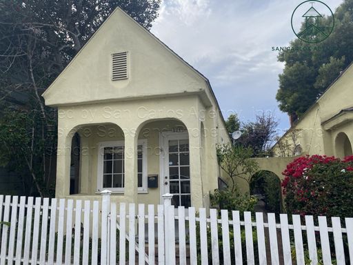 Charming 1 Bed/1 Bath Pacific Grove Victorian Cottage