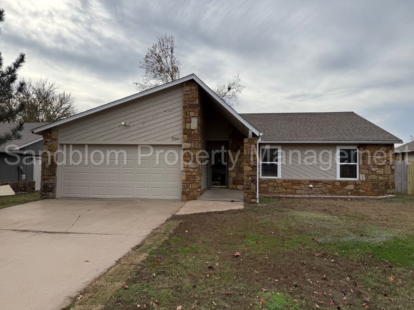Broken Arrow House: 3704 S Oak Avenue