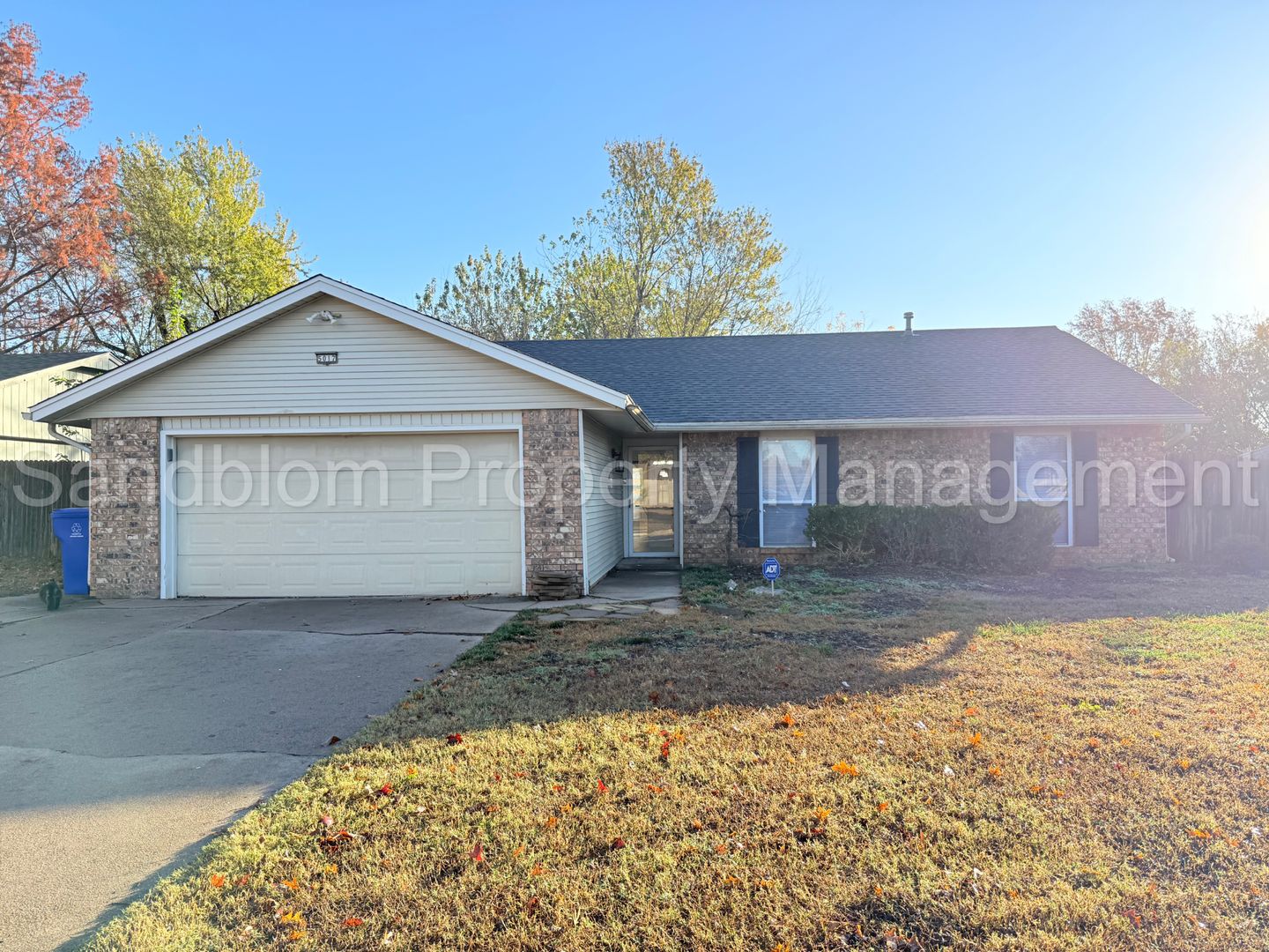 Broken Arrow House: 5017 S Birch Ave