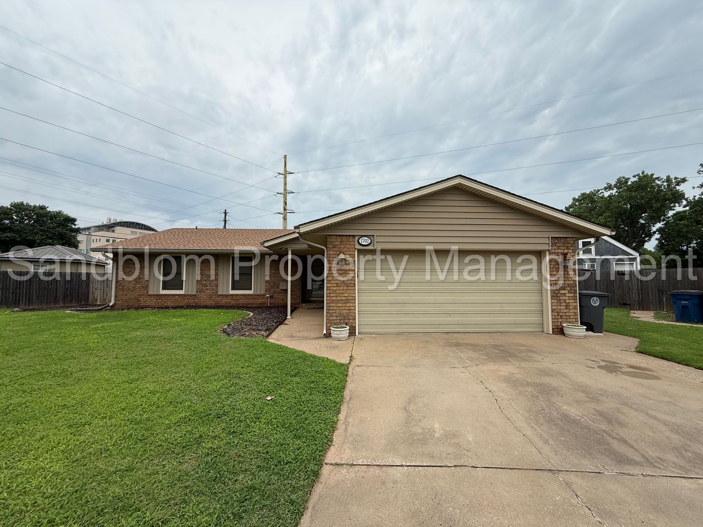 Tulsa House: 1702 S Nogales Ave