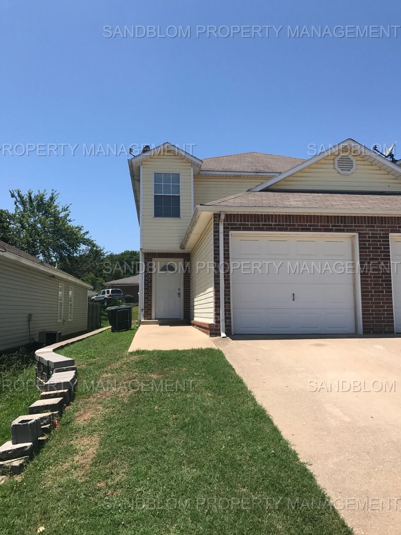 Sand Springs Townhome: 4016 South Rawson Road