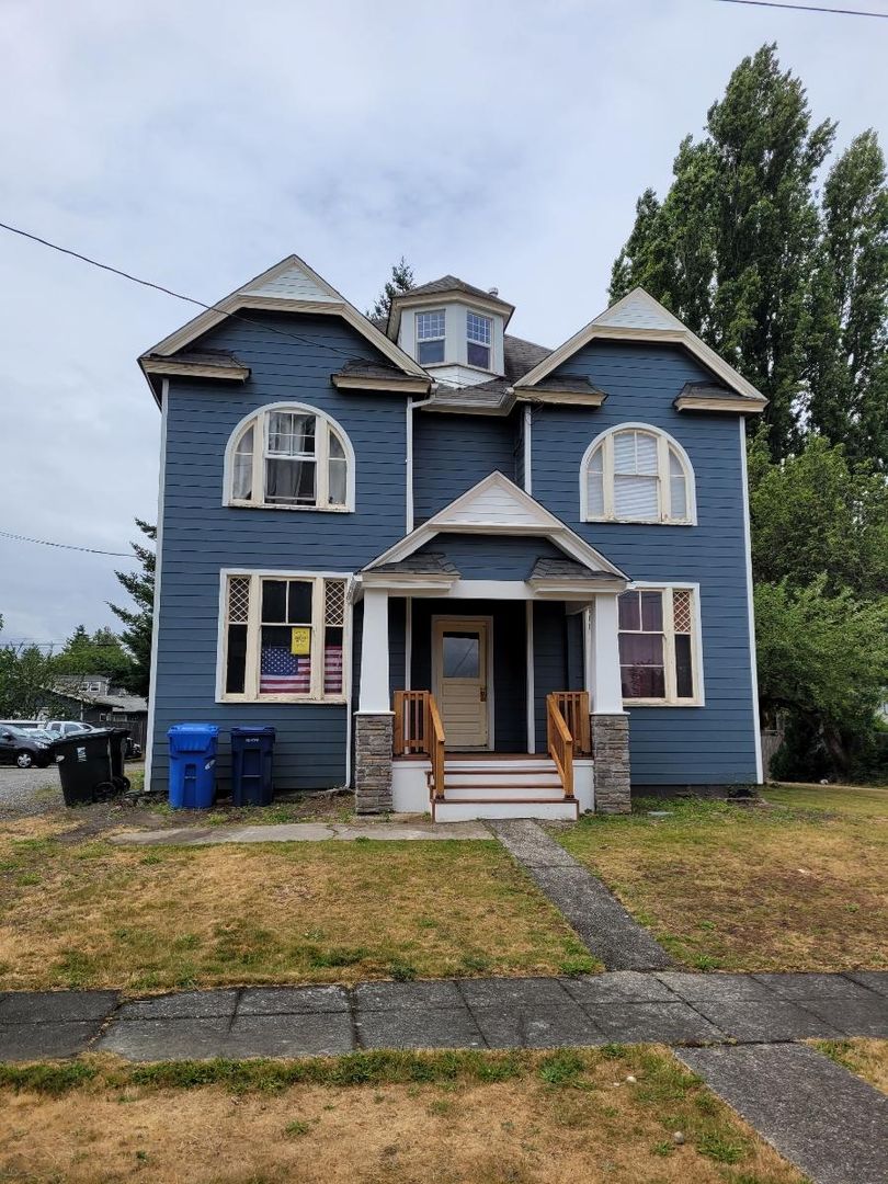 Tacoma Apartment: 4214 N Huson,