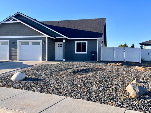 107 Grant Dr #B Ephrata, WA 98823, 3bd, 2 bath $1995