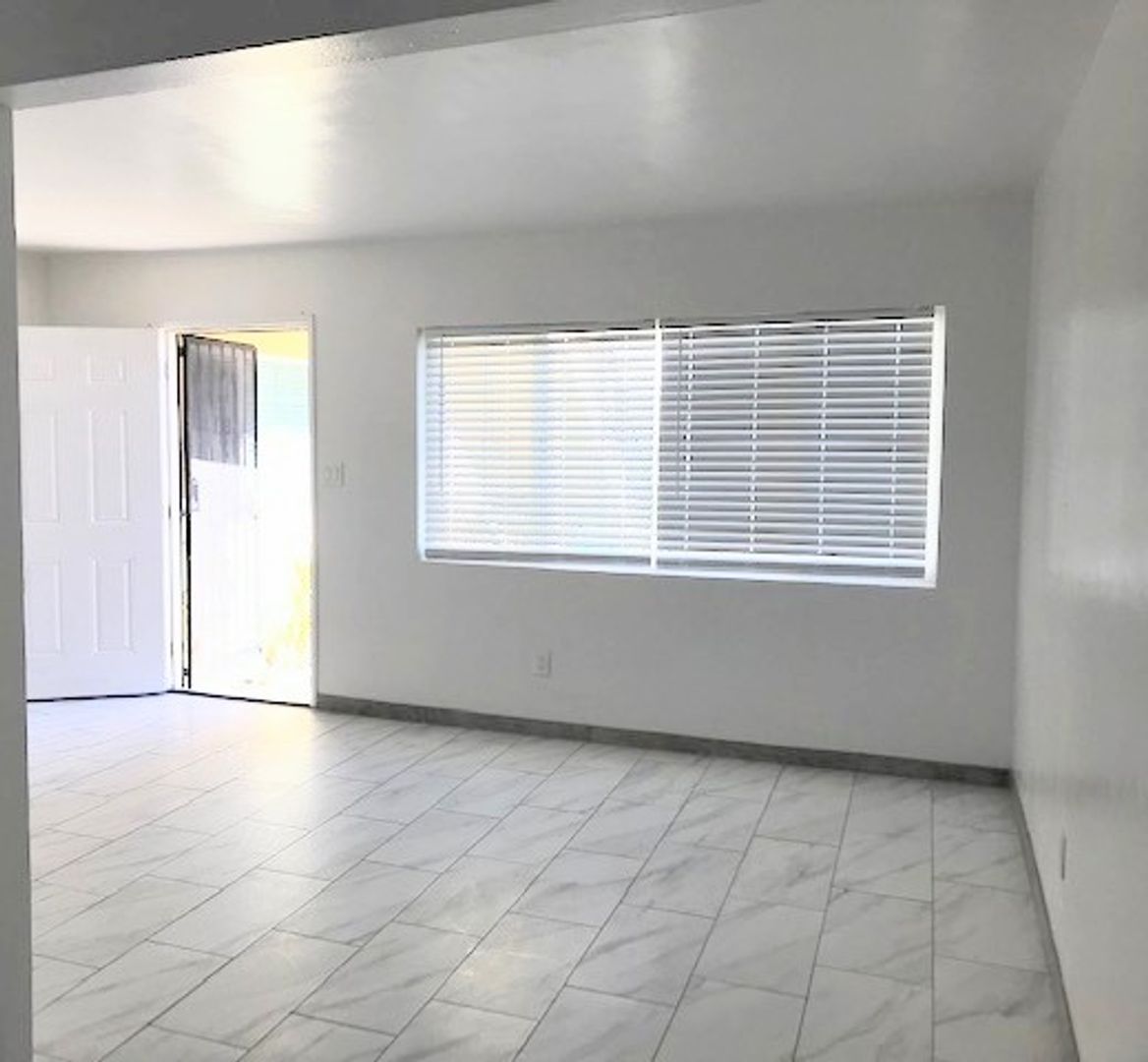 Logan Heights Apartment: 2111-2115 Ocean View