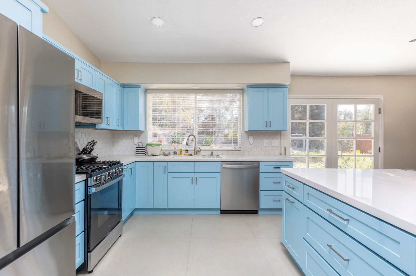 San Diego House: 9987 Mesa Madera