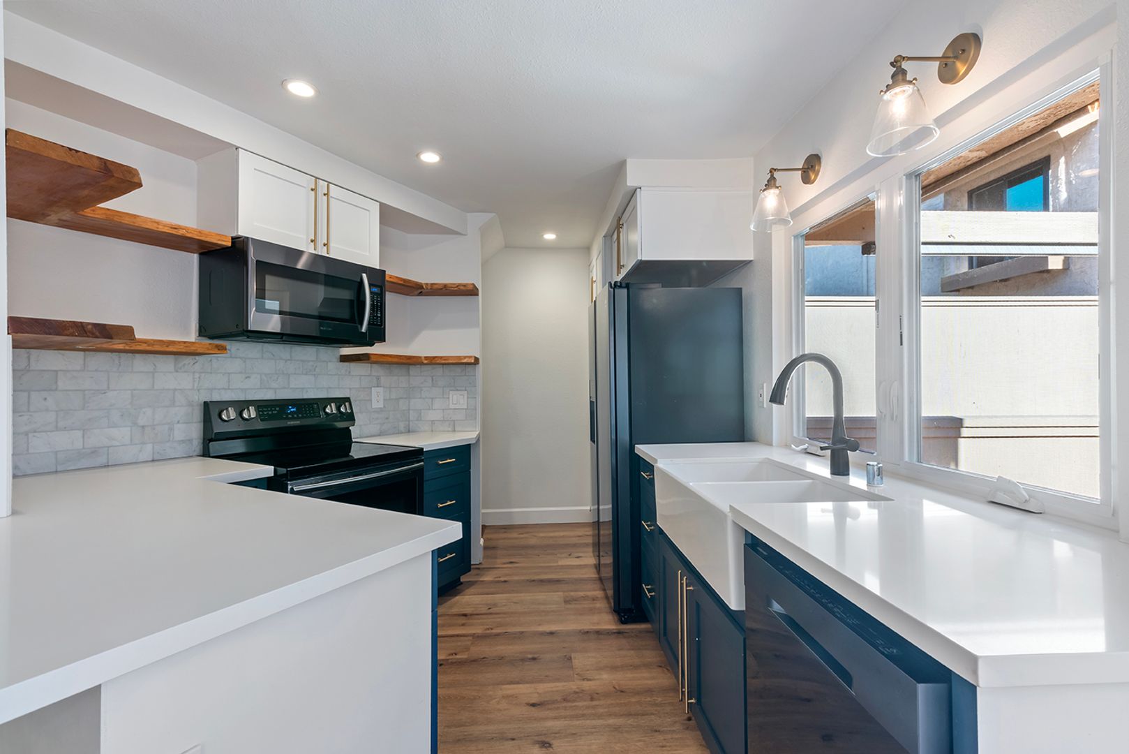 La Jolla Townhome: 3288 Via Marin