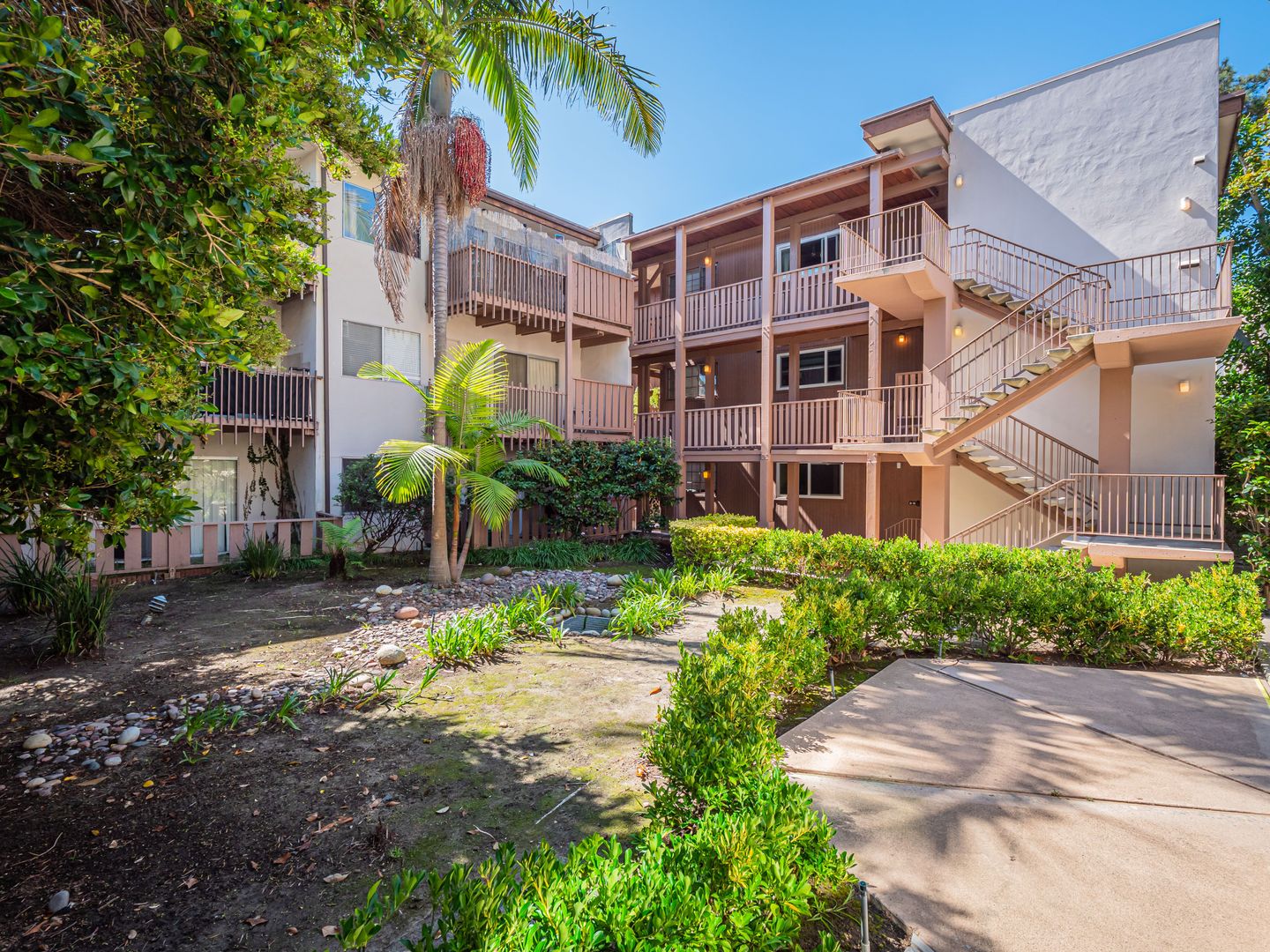 La Jolla House: 2600 Torrey Pines Rd #A12