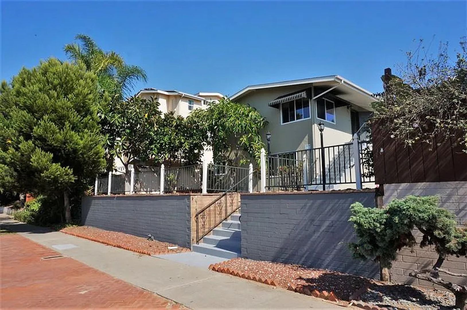 San Diego Apartment: 2117-23 Grand Ave