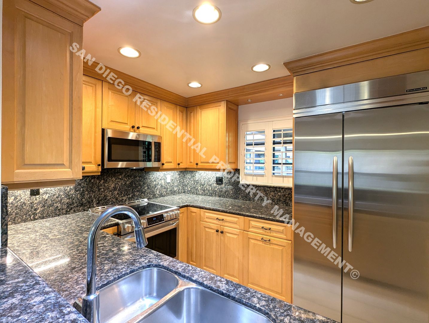 La Jolla Townhome: 8850 Villa La Jolla Drive, Unit #204