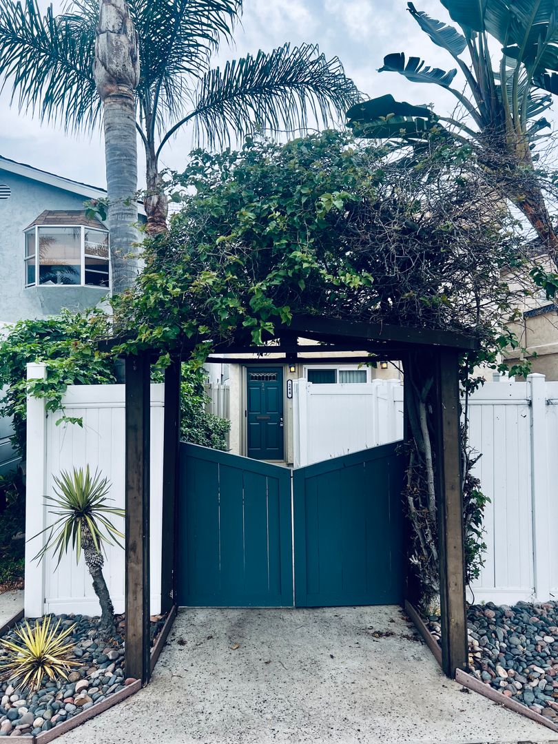 Coronado Apartment: 244-246-246 1/2  Orange Avenue