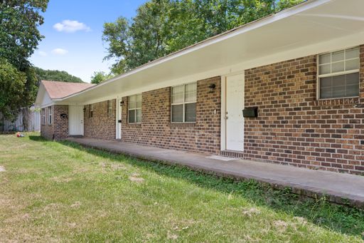 2 bedroom flat in West Ashley – photo 1