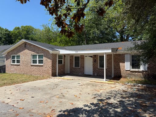 Completely Renovated 3BR Apartment in N Charleston Near Everything Charleston Has to Offer! – photo 1
