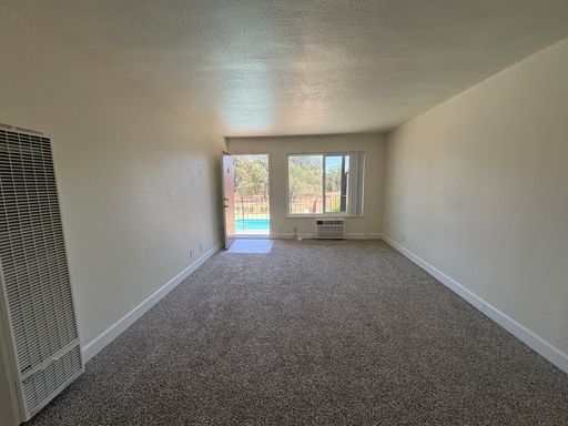 6047 Woodminster Cir #27 - Orangevale 95662