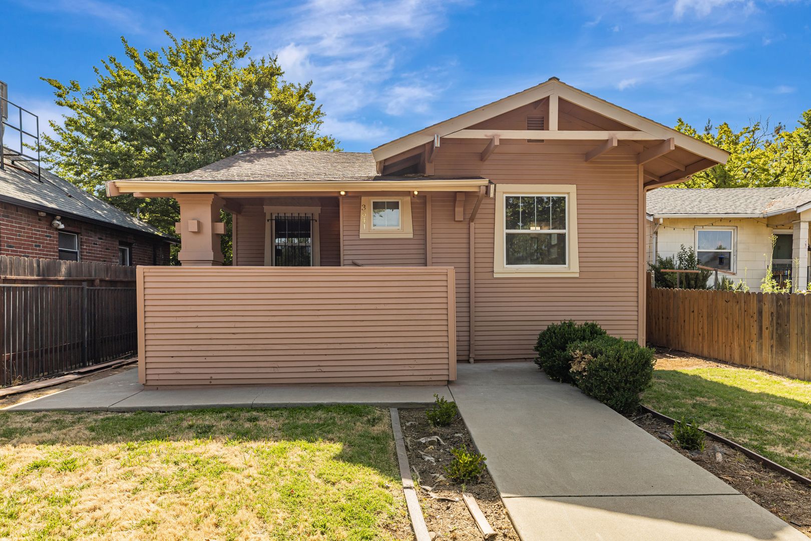 Sacramento House: 3541 Stockton Blvd