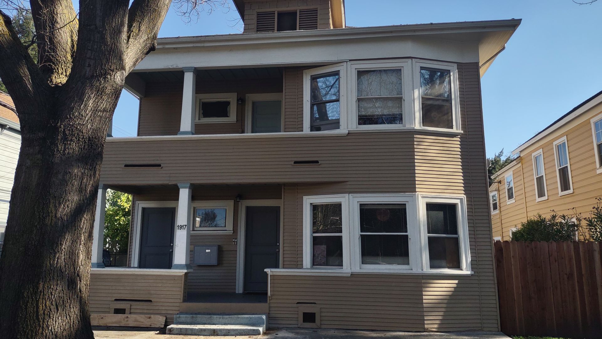 Sacramento Apartment: 1917 10th Street #A-D