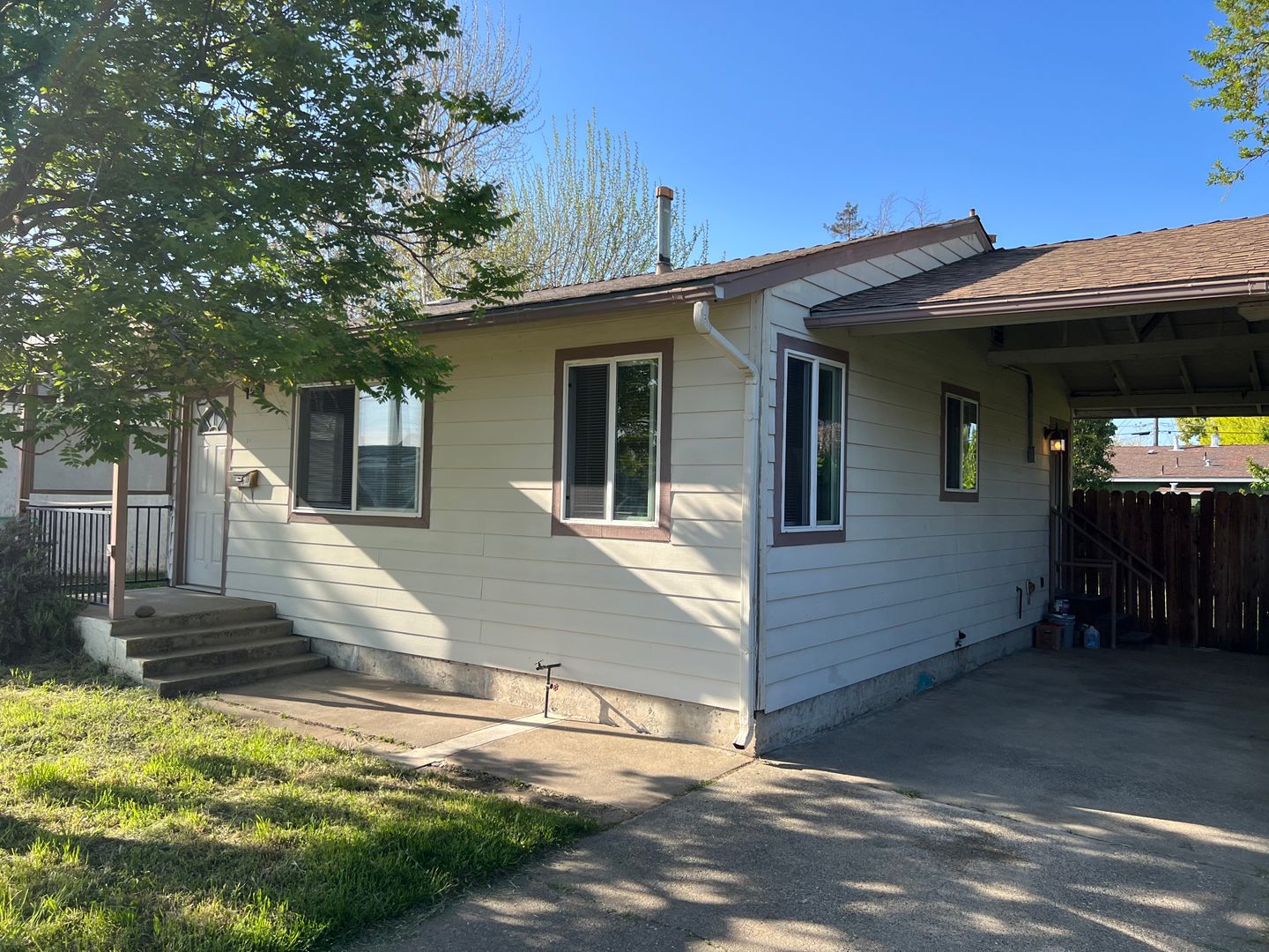 West Sacramento House: 618 James St.
