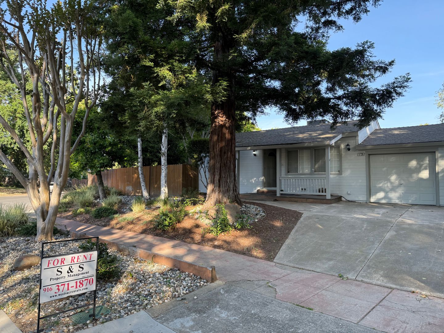West Sacramento House: 1720 Vermont Ave