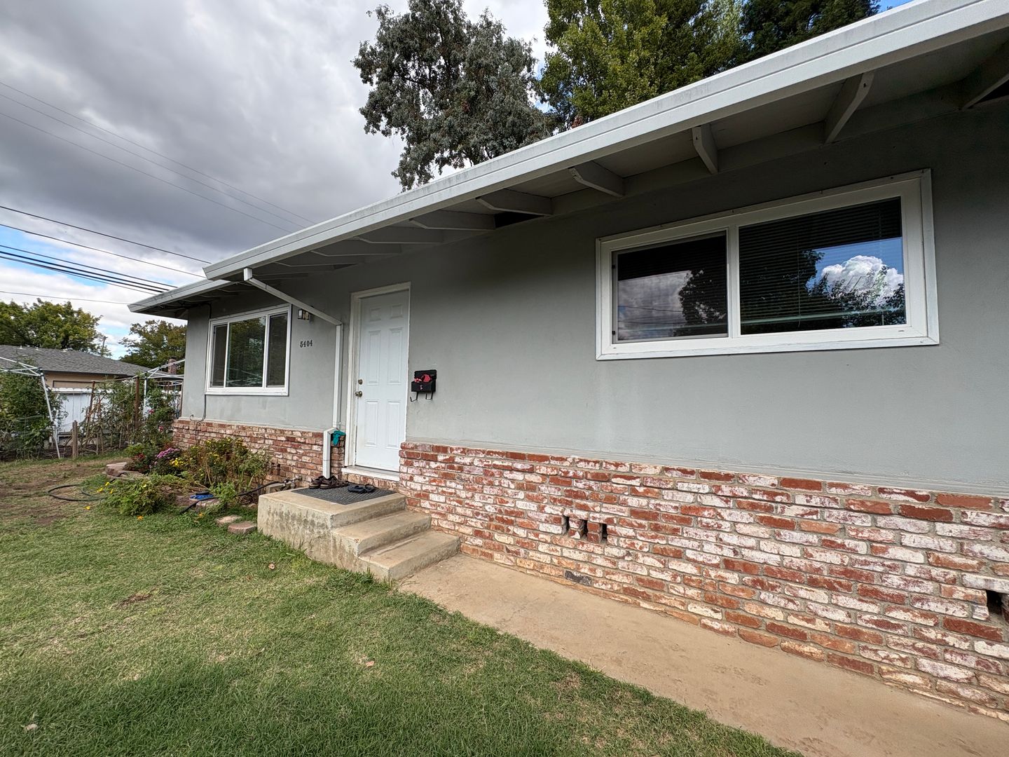 Carmichael House: 5404 Gibbons Drive