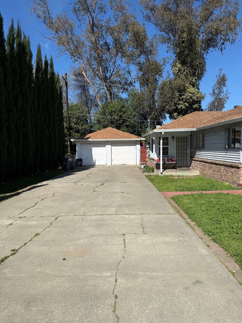 West Sacramento House: 1616 Norfolk Ave