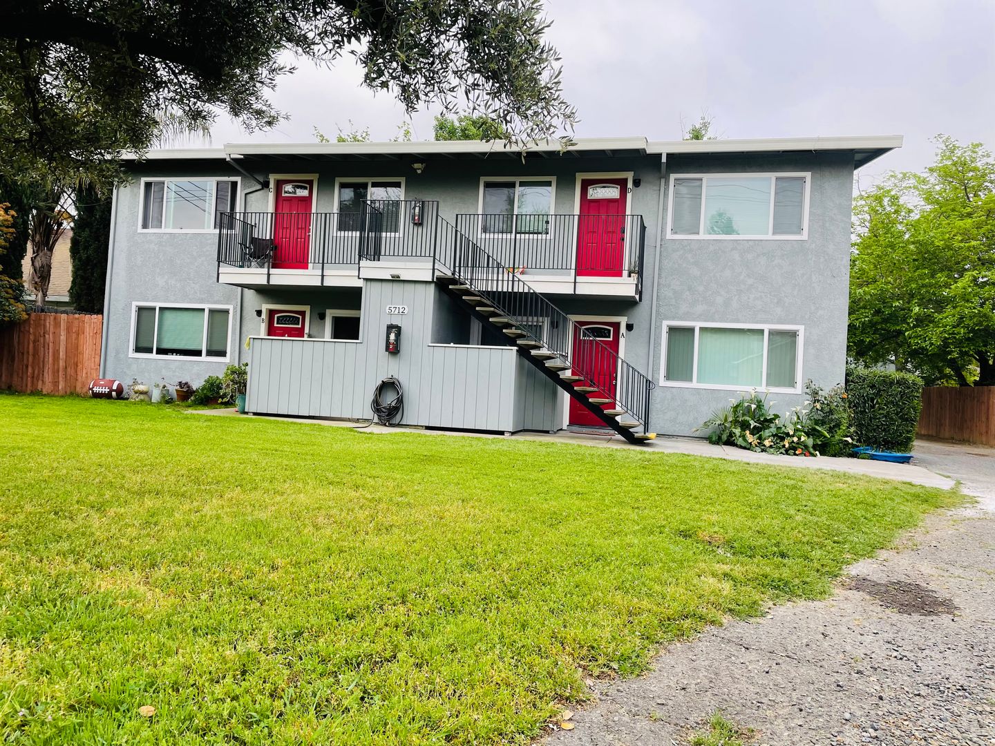 Carmichael Apartment: 5712 Kenneth Ave