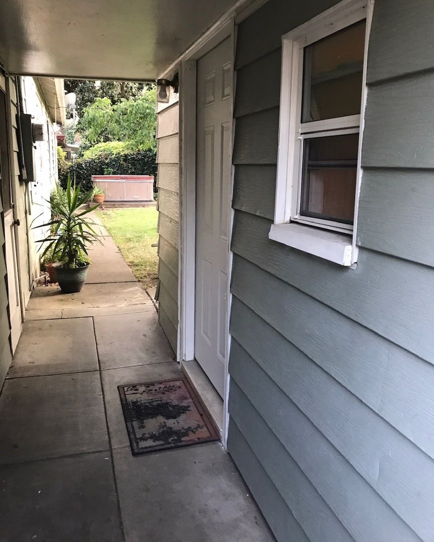 West Sacramento House: 1724 1/2 Delaware Ave