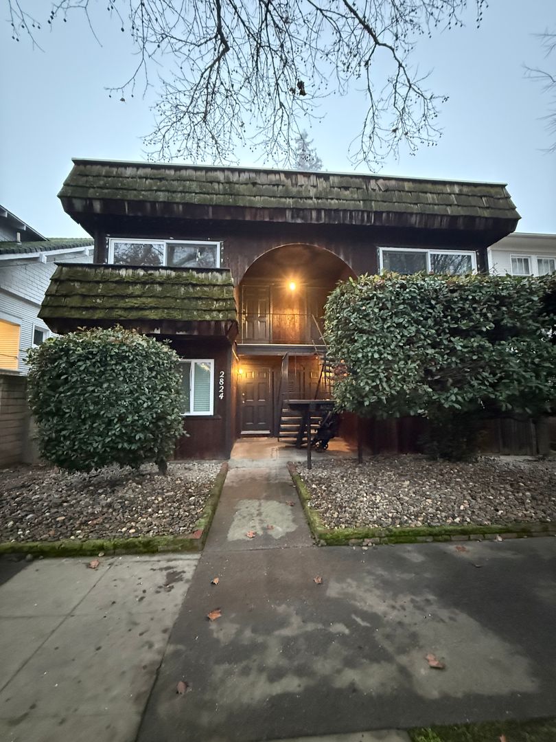 Sacramento Apartment: 2824 I Street #4