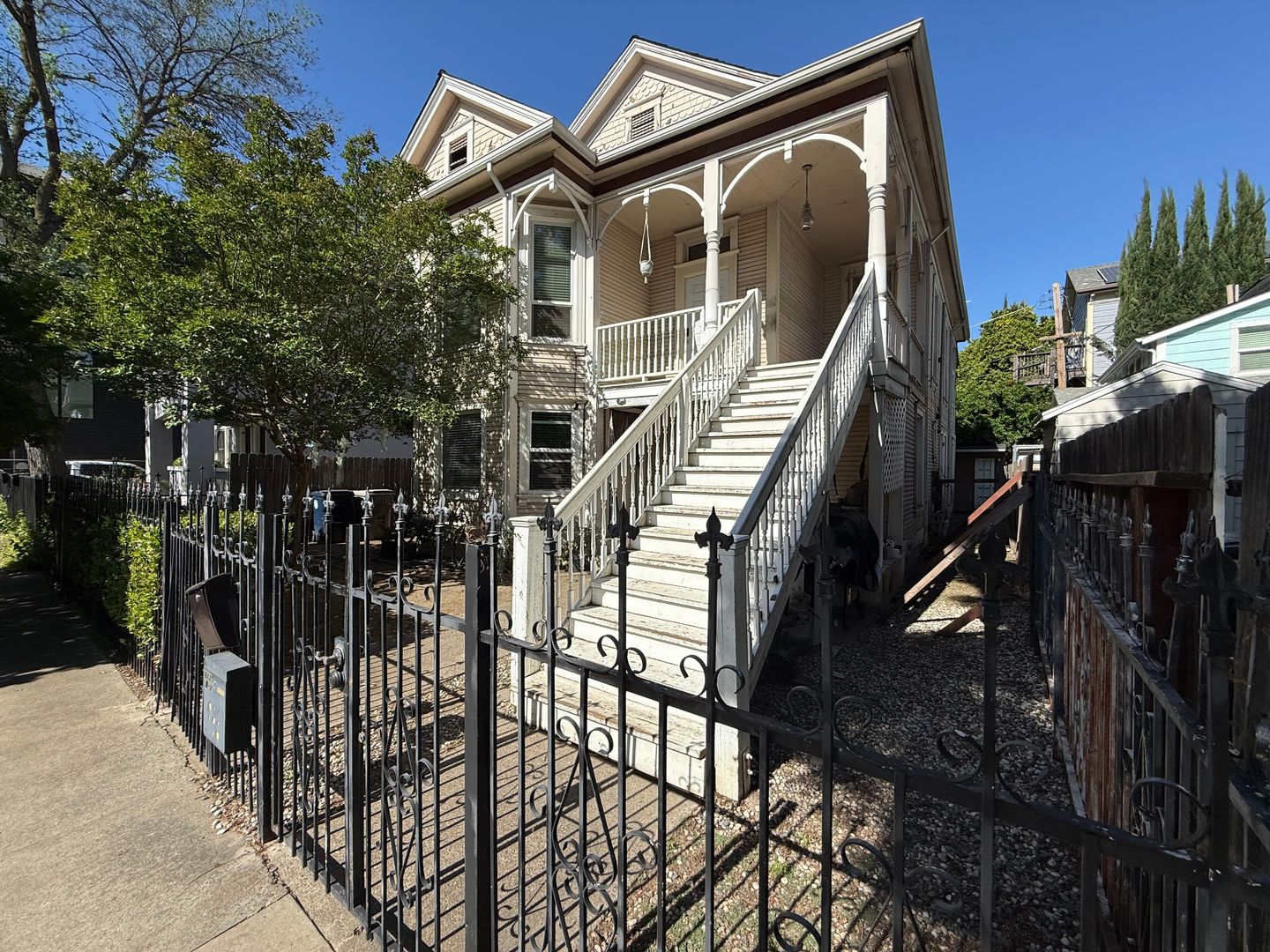 Sacramento Apartment: 612 15th St